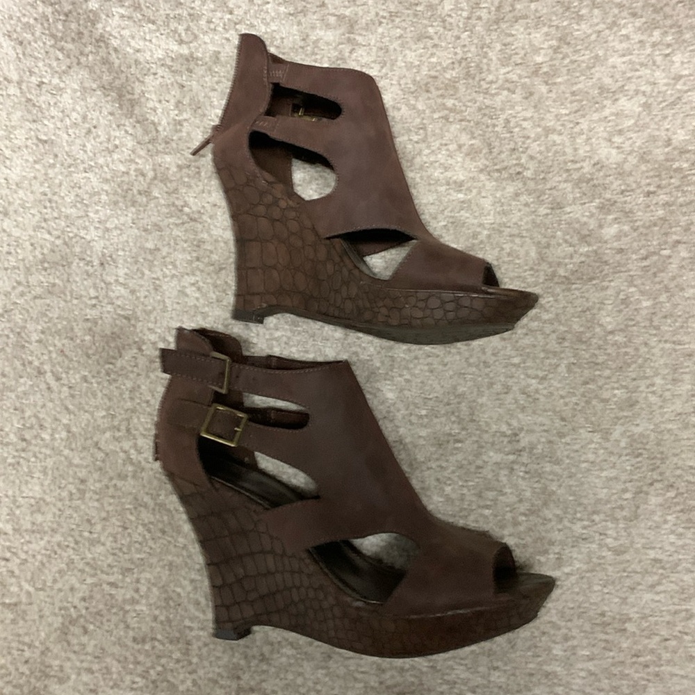 Brown size 7 wedges